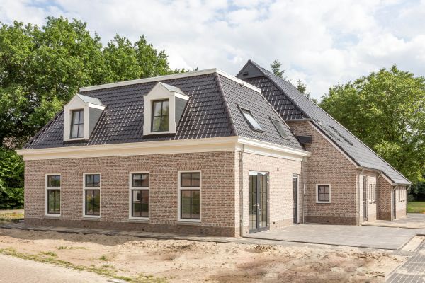 Nieuwbouw energieneutrale woonboerderij