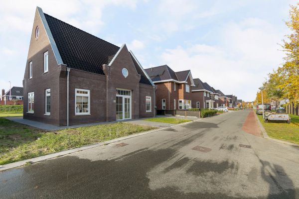 Vrijstaande notaris woning met Delftse school details